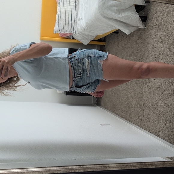 4/$12 Common Threads Semi Cropped Baby Blue Embroidered Butterfly T-Shirt Medium - Picture 3 of 8